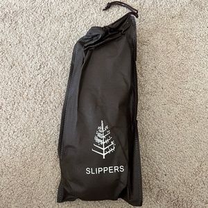 NEW!  Four Seasons Hotel Slippers Size Medium with Storage Bag